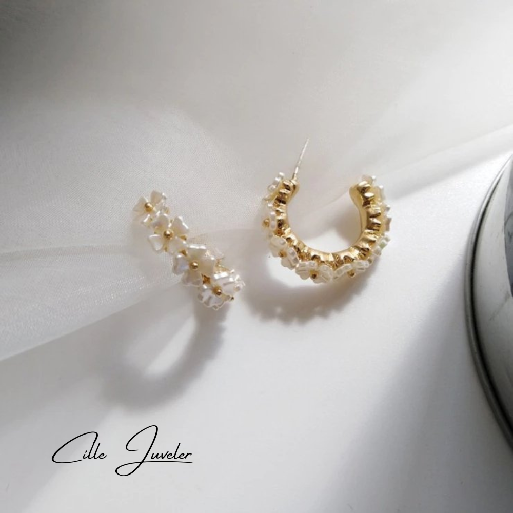 Örhängen med blomma av pärlemor